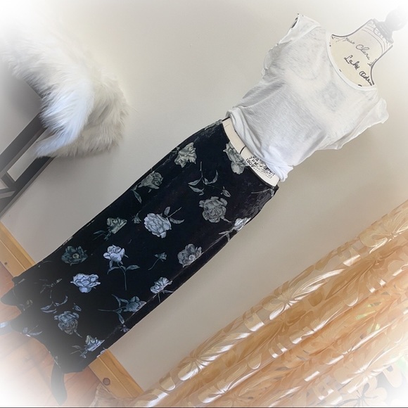 đź’•White Cotton Top with Ruffles Around Sleevesđź’• - Picture 10 of 10